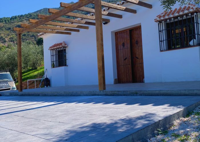 Pérgola de madera a medida para crear sombra en tu terraza